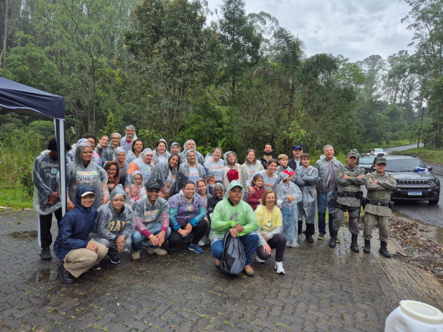 No Dia da Árvore, Ecolmeia mobiliza mais de 80 voluntários em ação de plantio de 200 mudas na Mata Atlântica